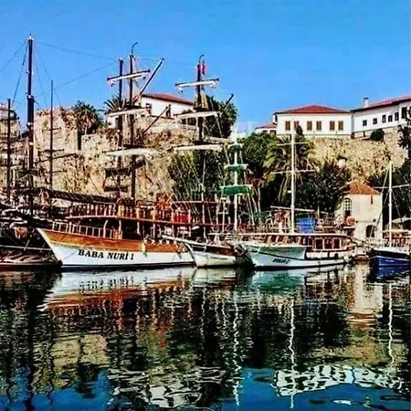 Kaleici Genis Balkonlu Muhtesem Lokasyon Benzersiz Genis Ev Apartament