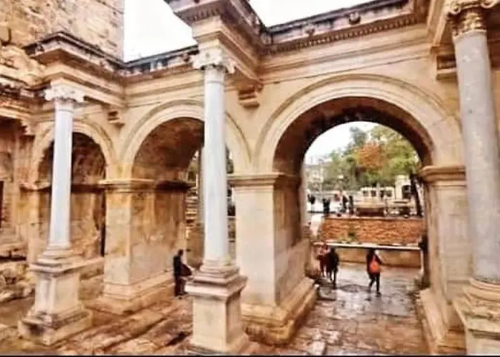 Kaleici Genis Balkonlu Muhtesem Lokasyon Benzersiz Genis Ev Appartamento Antalia
