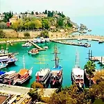 Kaleici Genis Balkonlu Muhtesem Lokasyon Benzersiz Genis Ev Apartamento *