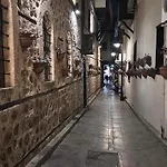 Kaleici Genis Balkonlu Muhtesem Lokasyon Benzersiz Genis Ev *