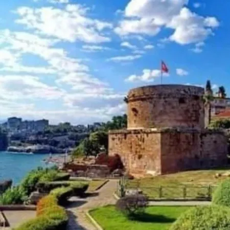 Apartment Kaleici Genis Balkonlu Muhtesem Lokasyon Benzersiz Genis Ev *