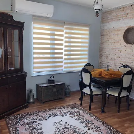 Kaleici Genis Balkonlu Muhtesem Lokasyon Benzersiz Genis Ev