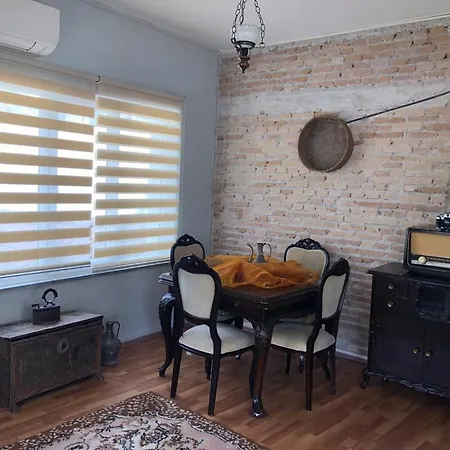 Apartment Kaleici Genis Balkonlu Muhtesem Lokasyon Benzersiz Genis Ev *