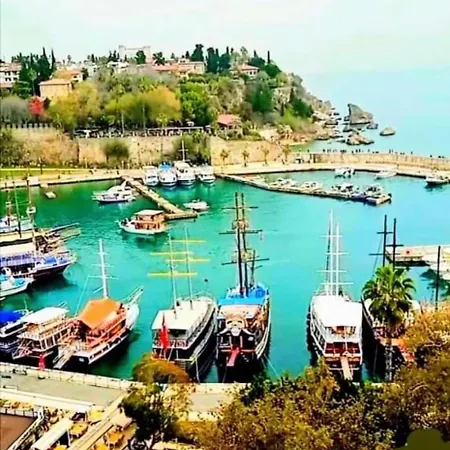 Kaleici Genis Balkonlu Muhtesem Lokasyon Benzersiz Genis Ev Apartment *