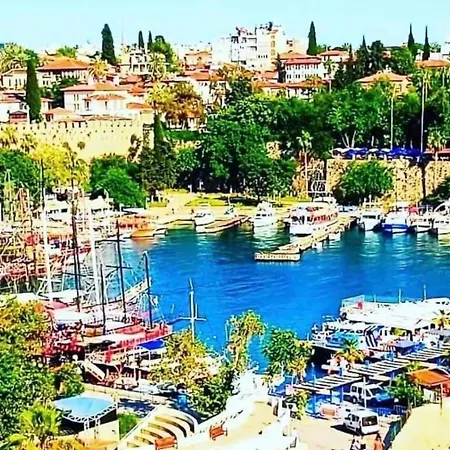 Apartment Kaleici Genis Balkonlu Muhtesem Lokasyon Benzersiz Genis Ev *