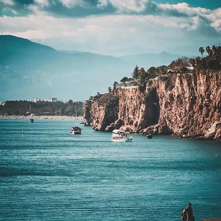 Kaleici Genis Balkonlu Muhtesem Lokasyon Benzersiz Genis Ev アンタルヤ