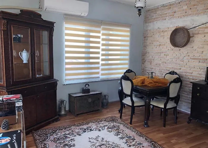 Kaleiçi Geniş Balkonlu Muhteşem Lokasyon Benzersiz Geniş Ev