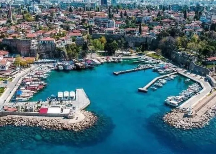 Kaleiçi Geniş Balkonlu Muhteşem Lokasyon Benzersiz Geniş Ev Appartement Antalya