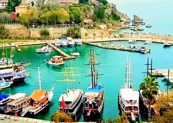 Kaleiçi Geniş Balkonlu Muhteşem Lokasyon Benzersiz Geniş Ev Appartement *