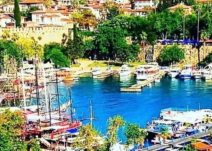 Appartement Kaleiçi Geniş Balkonlu Muhteşem Lokasyon Benzersiz Geniş Ev *