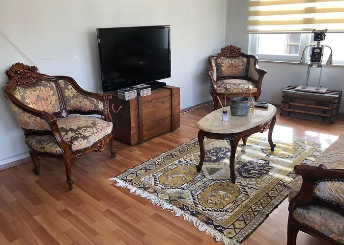 Kaleiçi Geniş Balkonlu Muhteşem Lokasyon Benzersiz Geniş Ev *